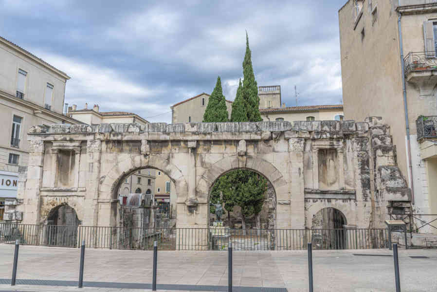 Francia - Nimes 019 - Puerta de Augusto.jpg